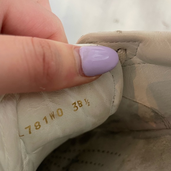 ❌SOLD❌VALENTINO White Rose Gold Leather Rockstud Low Top Sneakers - Picture 4 of 12